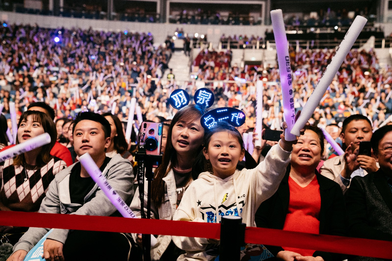 欧博登录-Uzi迎来十二赛季出色发挥，快船观众热烈欢呼！观众掌声雷动的简单介绍